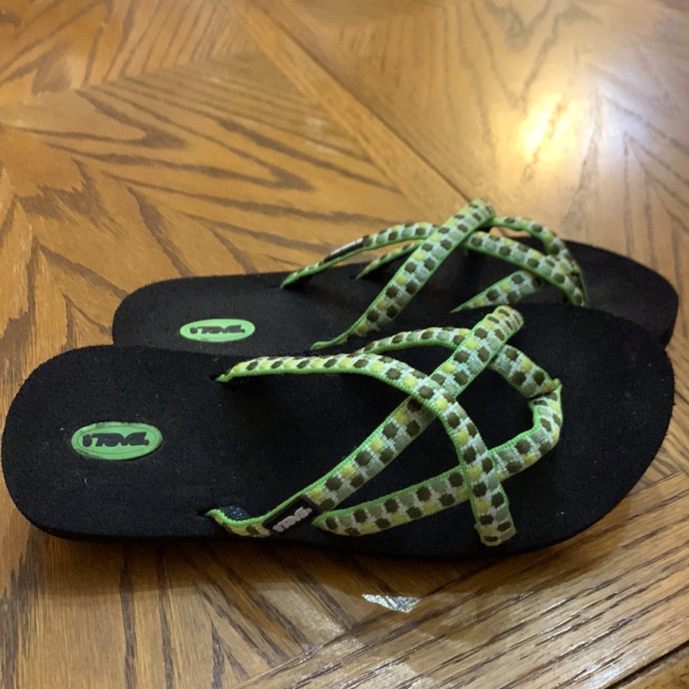 Teva Olowahu Strappy Flip Flops Green Yellow White Pattern Size 7 - Picture 2 of 12